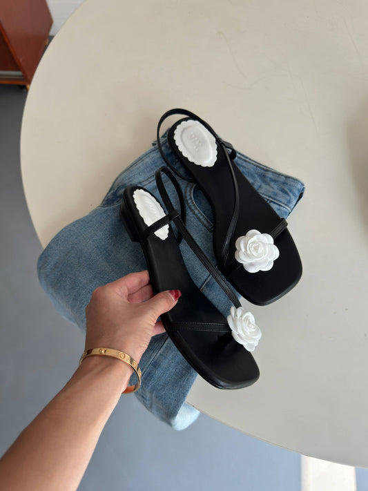 Black White Anna Sandal